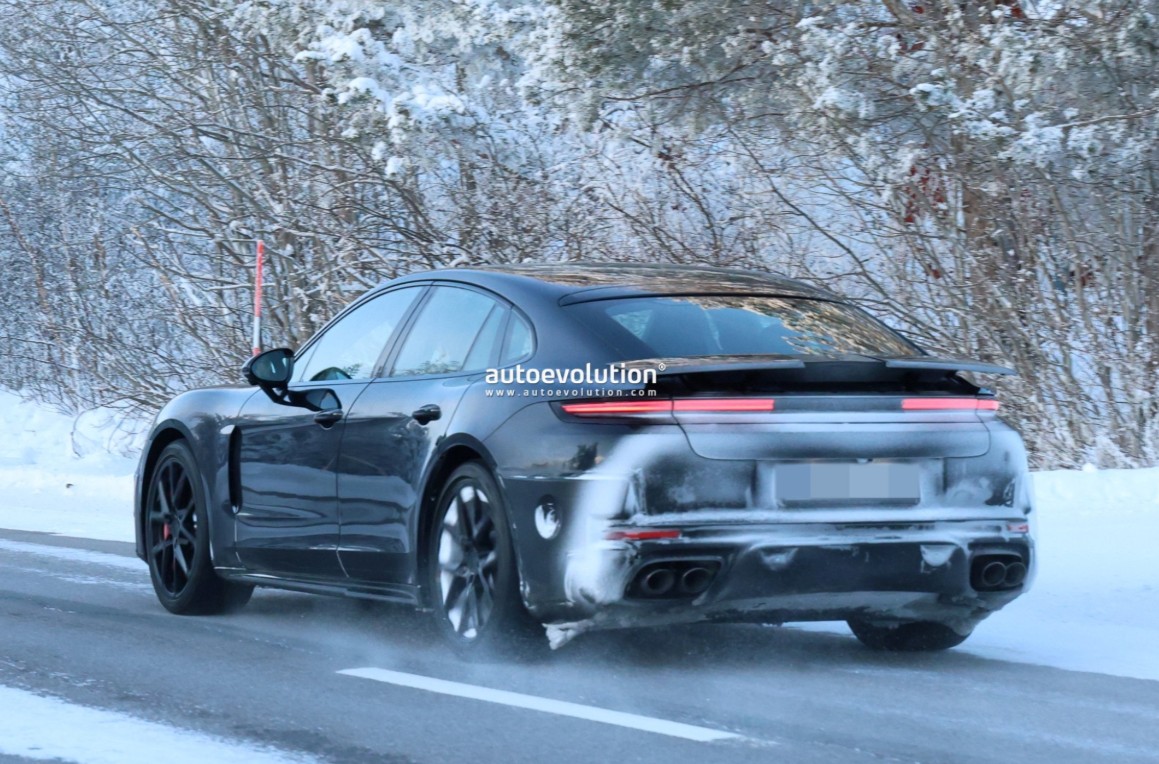 Оновлена Porsche Panamera помічена на тестах (фото)