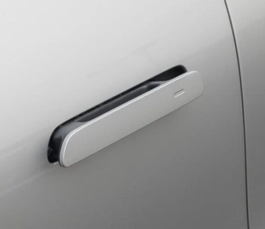Китай забороняє приховані дверні ручки на електромобілях із 2027 року Китай забороняє приховані дверні ручки на електромобілях із 2027 року