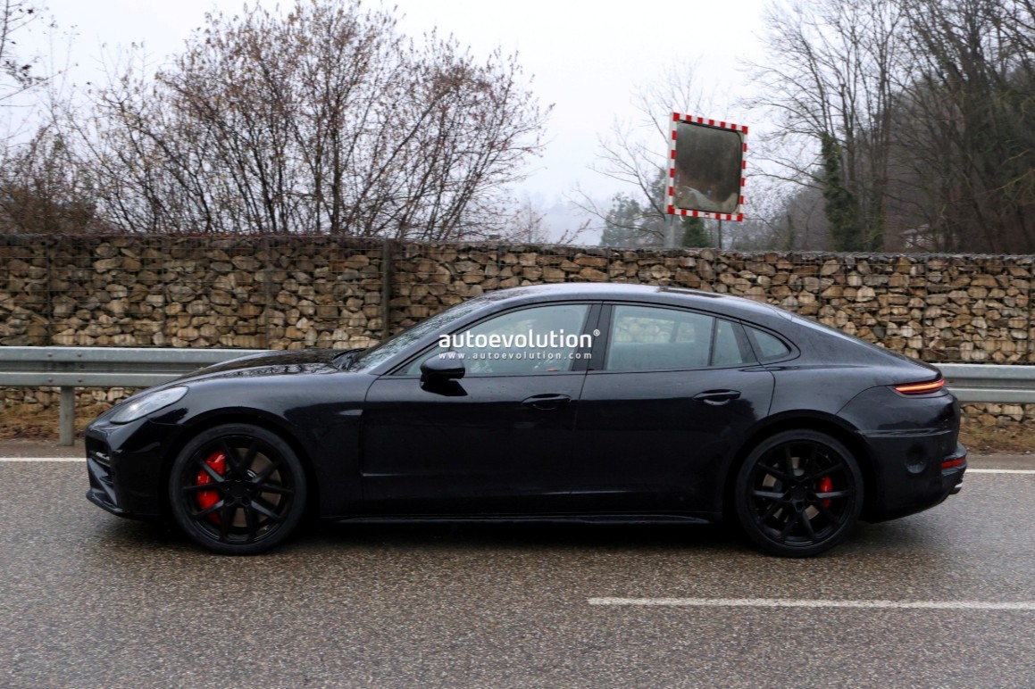 Оновлена Porsche Panamera помічена на тестах (фото)