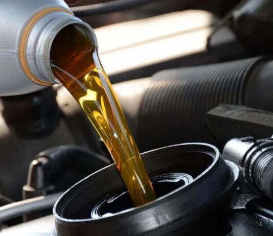 Чому доливання масла замість заміни шкодить сучасному двигуну Чому доливання масла замість заміни шкодить сучасному двигуну