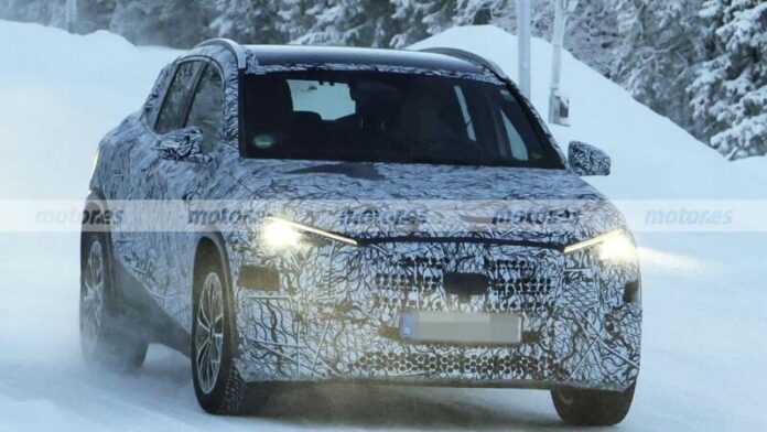 mercedes-gla-eq-amg-2027-fotos-espia-invierno-2026112167-1769075543_2 Mercedes-Benz GLA наступного покоління проходить зимові тести та готується до електрифікації