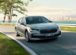 Skoda Superb отримав нову плагін-гібридну версію в Європі