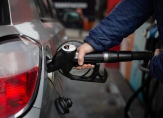 Пальне в Україні зросло на 2 грн за день: що радять експерти