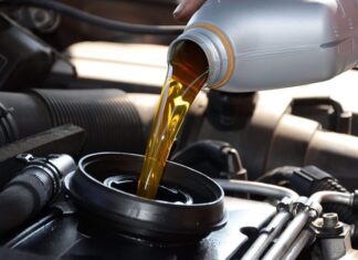 Експерти назвали безпечний інтервал заміни моторної оливи
