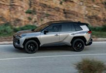 Toyota відмовилася від повністю електричного RAV4