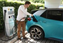 В Україні можуть ввести податок на електромобілі